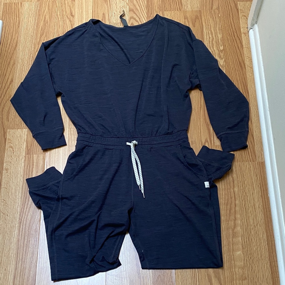 Vuori Deep Blue V-Neck Jumpsuit, Navy Long sleeve, EUC, size small